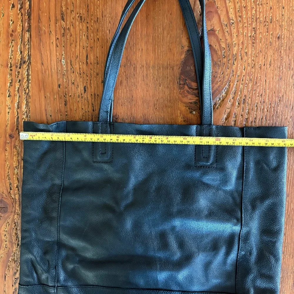 Sseko Leather Tote Bag in Black with Flaw